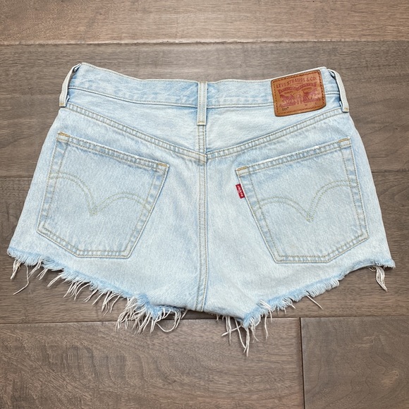 Original 501 Levi Light Wash Jean Shorts - Picture 2 of 4